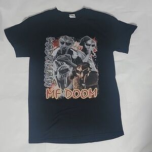 Bundle of 7 graphic tees